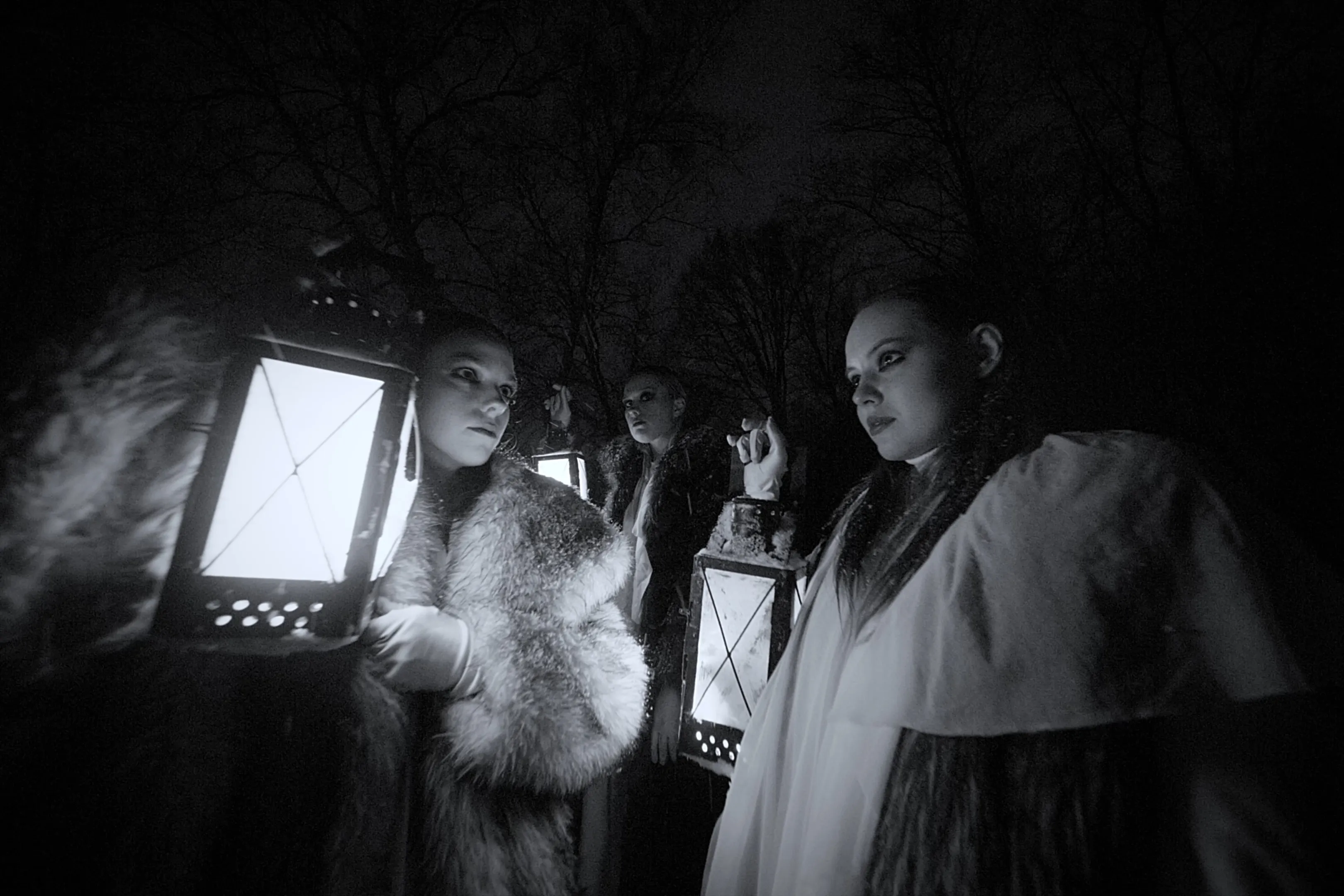 RUN - DEREZA — still 2