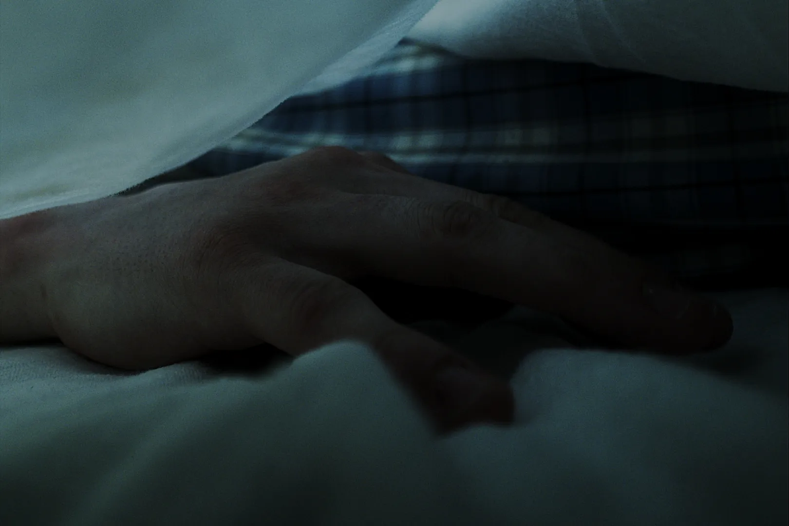 INSOMNIA — still 3