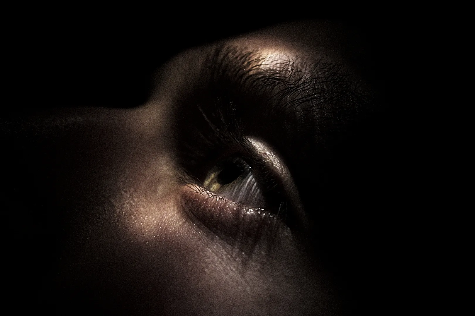 INSOMNIA — still 5